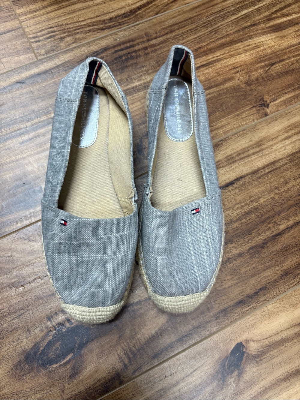 Tommy Hilfiger chambray espadrilles, silver, textured jute-trim sole, size 6.5